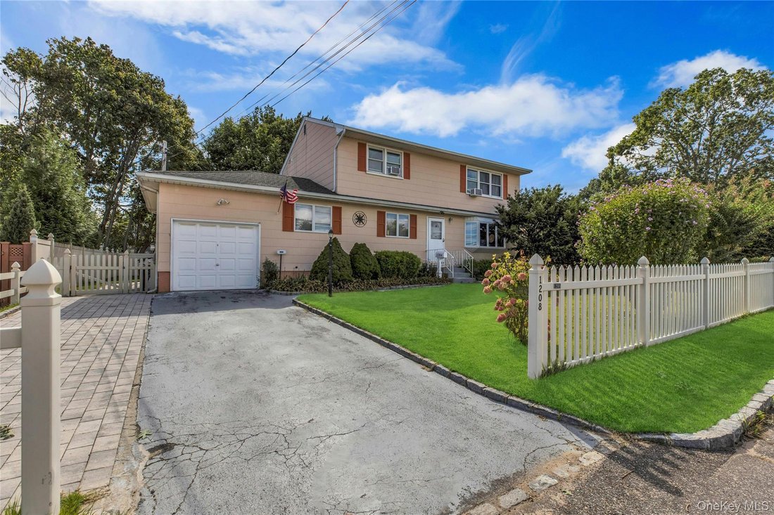 House in West Babylon, New York, United States 4 - 18970772