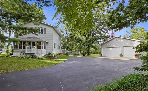 House in Pewaukee, Wisconsin, United States 1
