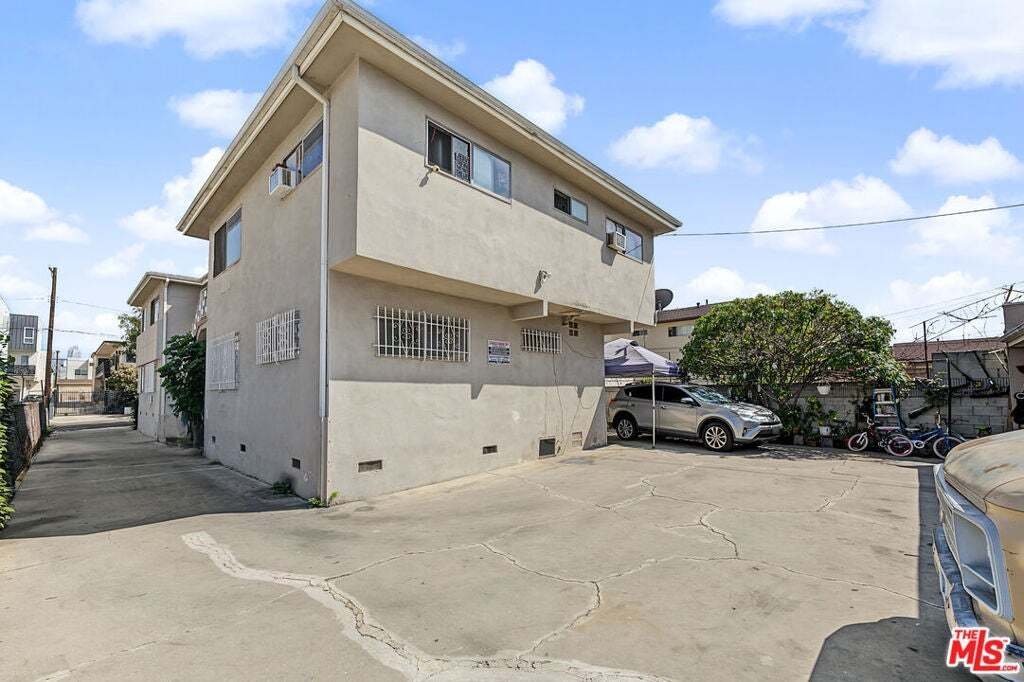 Los Angeles, California, United States 3 - 18968640