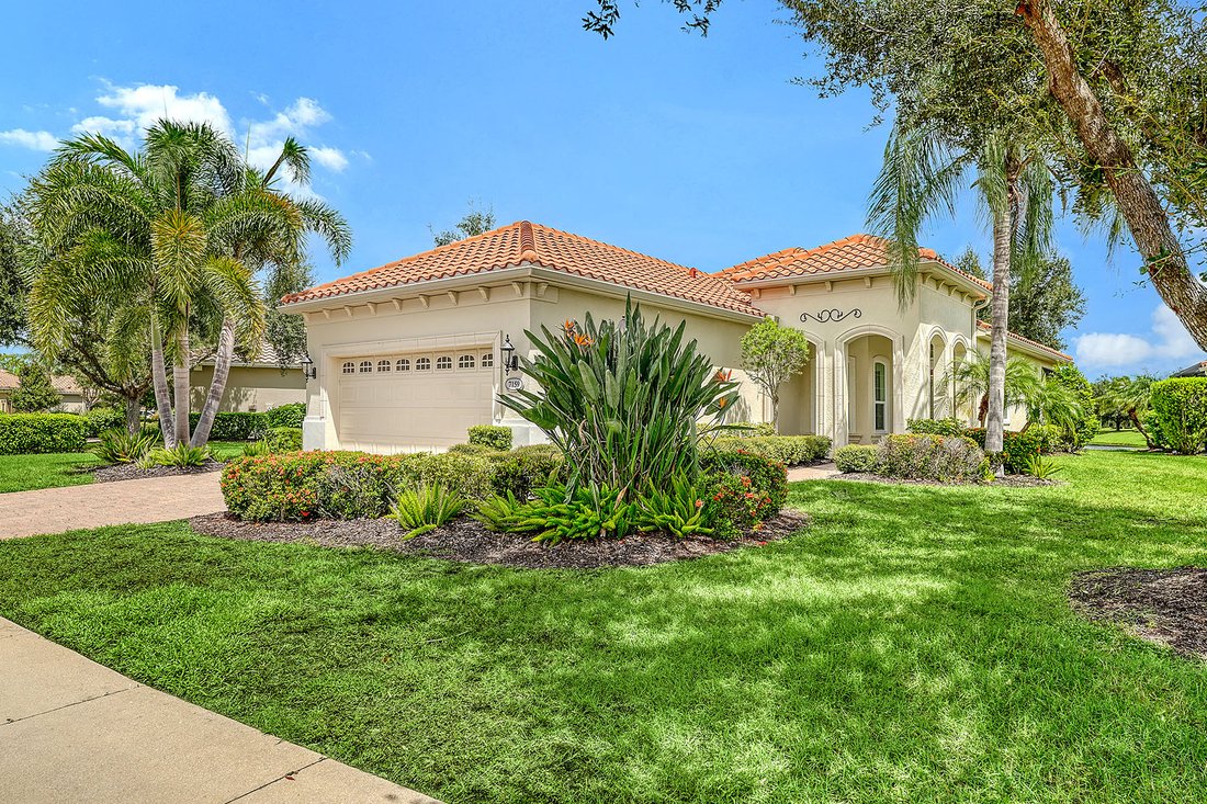 Bradenton, Florida, United States 1 - 18974410