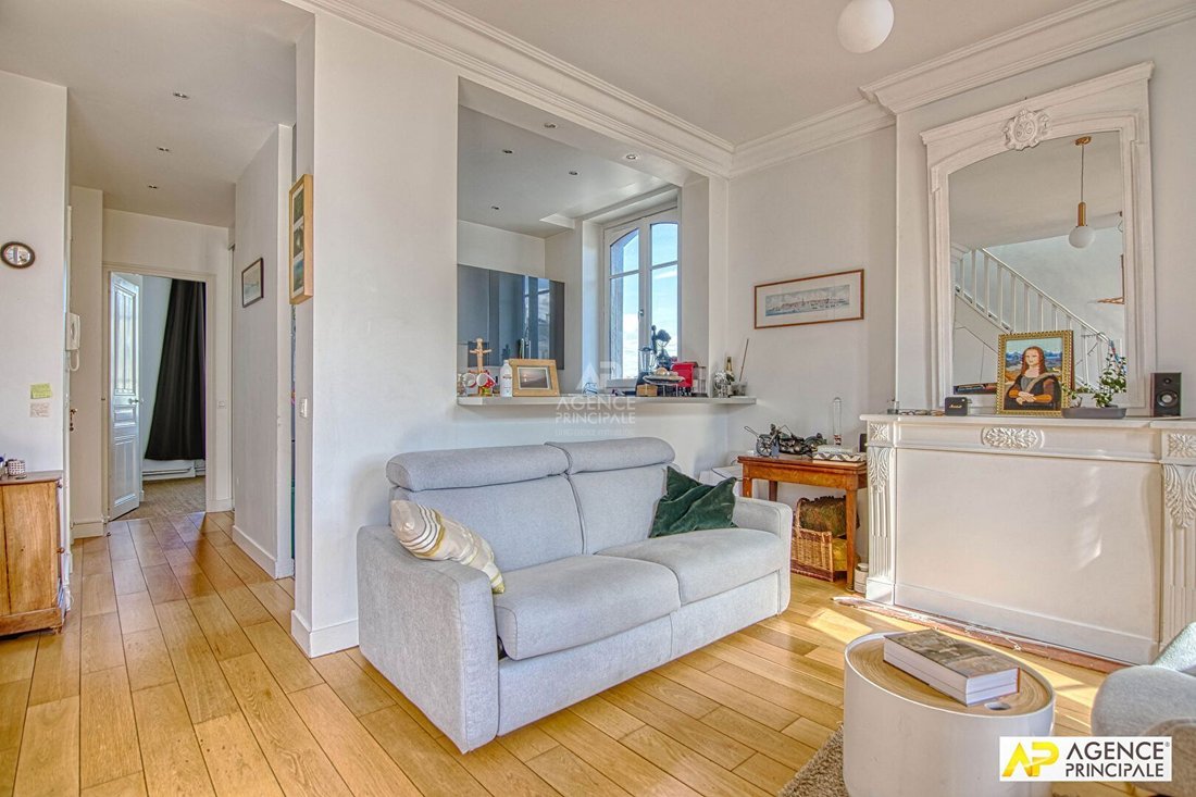Apartment in Domaine National du Château, Versailles, France 4 - 18976762