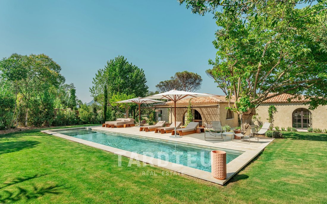 Villa in Gassin, Provence-Alpes-Côte d'Azur, France 1 - 18976470