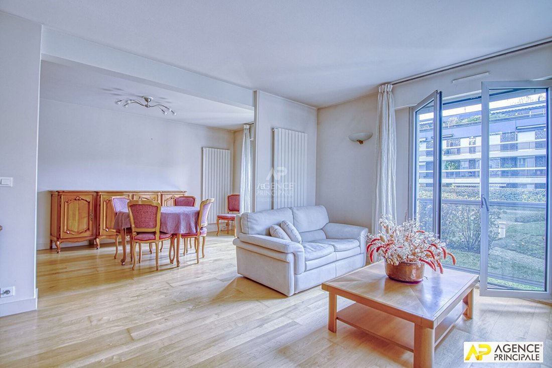 Apartment in Domaine National du Château, Versailles, France 5 - 18976817