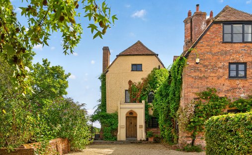 House in Tadley, England 1