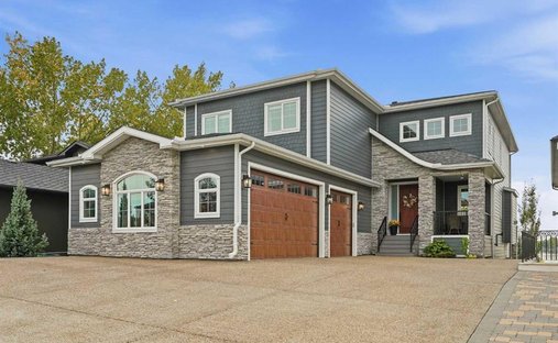 House in Chestermere, Alberta, Canada 1