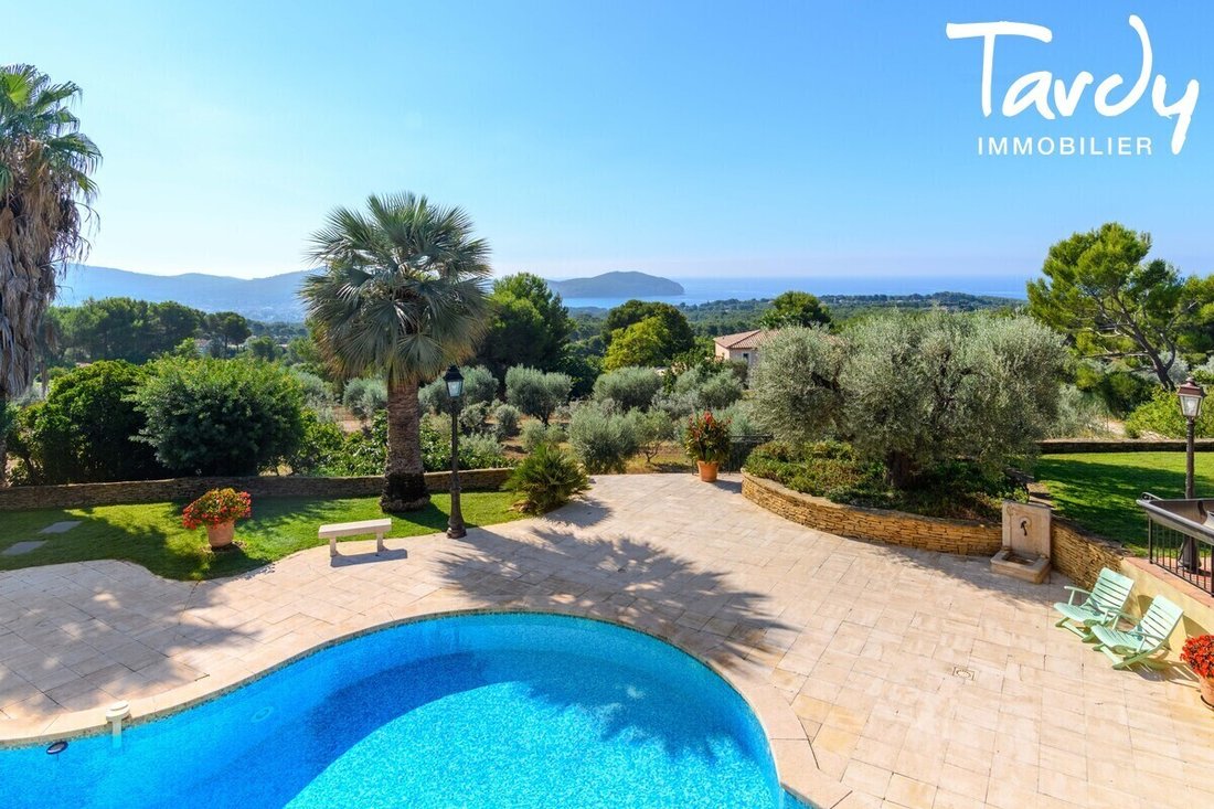 Villa in La Cadiere-d'Azur, Provence-Alpes-Côte d'Azur, France 1 - 18966132