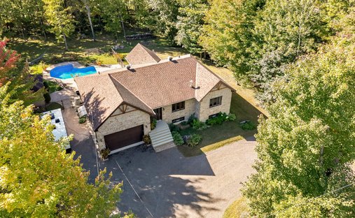 House in Sainte-Sophie, Quebec, Canada 1