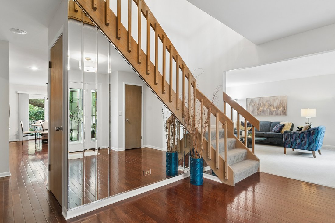 House in Buffalo Grove, Illinois, United States 3 - 18979610