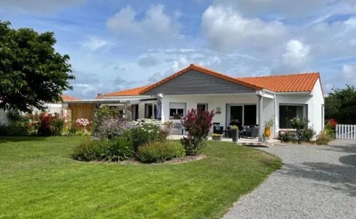 House in La Plaine-sur-Mer, Pays de la Loire, France 1