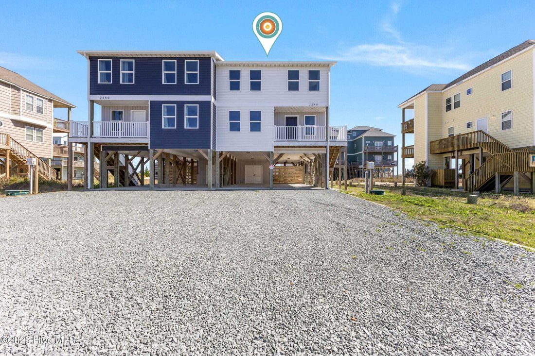 Townhouse in North Topsail Beach, North Carolina, United States 2 - 18972895