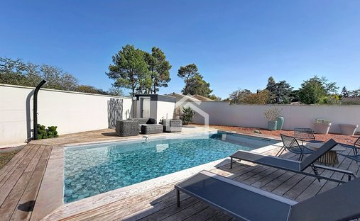 House in Izon, Nouvelle-Aquitaine, France 1