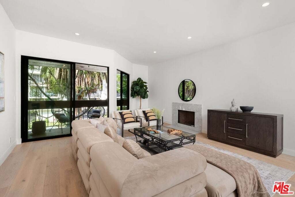 Condo in Los Angeles, California, United States 3 - 18968638