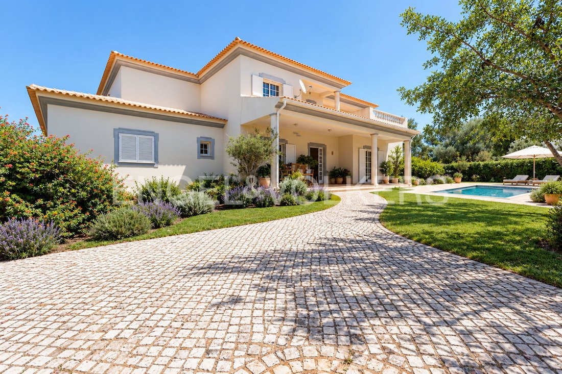 Villa in Loule (Sao Clemente), Algarve, Portugal 1 - 15965617