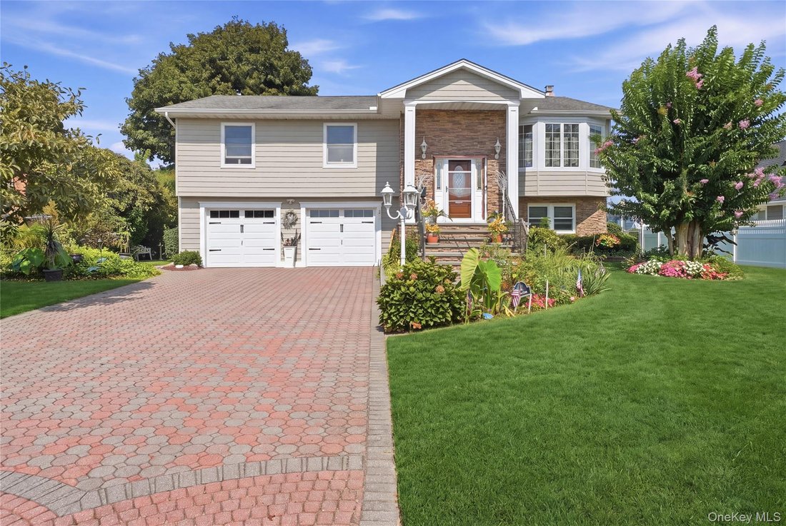 House in West Islip, New York, United States 1 - 18973475