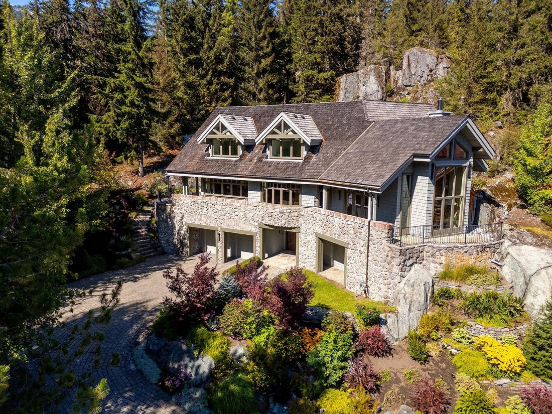 Chalet in Whistler, British Columbia, Canada 1 - 18978508