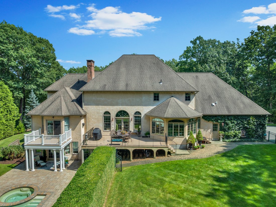 House in Southington, Connecticut, United States 3 - 18967790