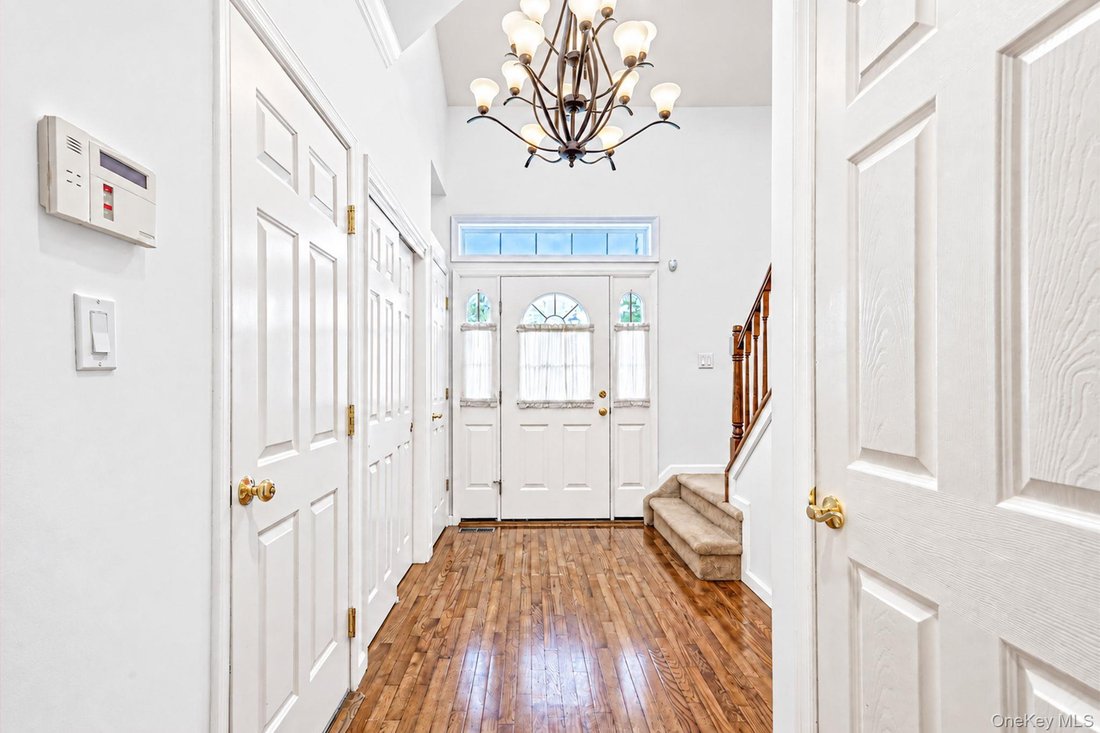 Condo in Kings Park, New York, United States 4 - 18970755