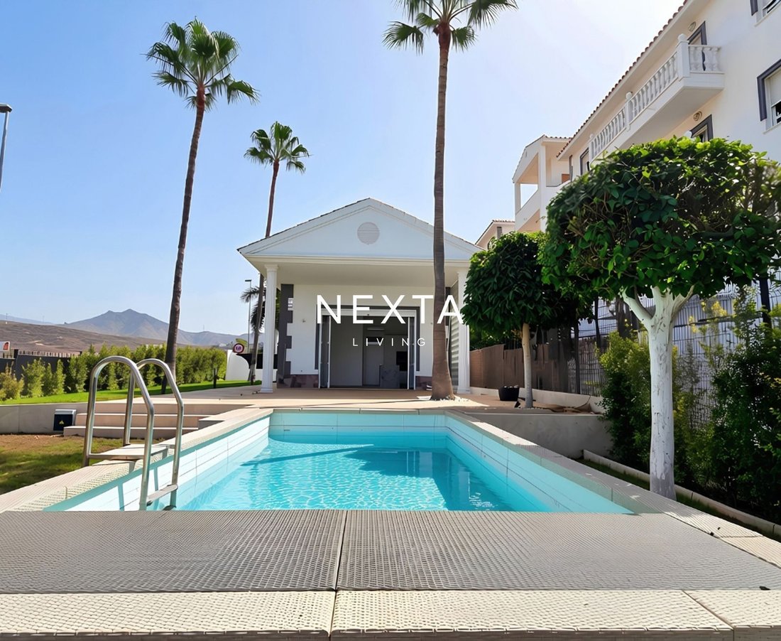Chalet in Los Cristianos, Canary Islands, Spain 1 - 18964608
