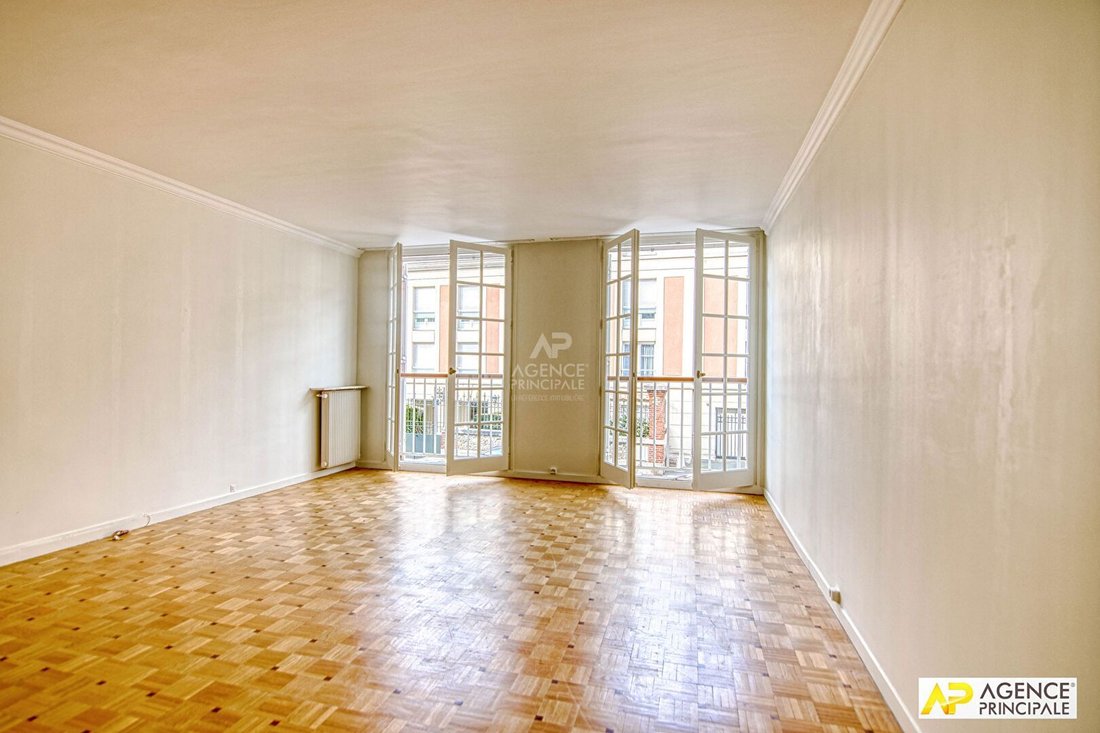 Apartment in Domaine National du Château, Versailles, France 2 - 18981444