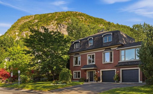 House in Mont-Saint-Hilaire, Quebec, Canada 1