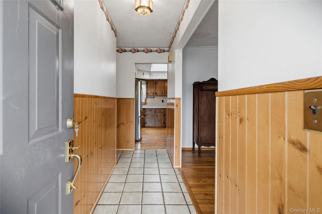 House in Centereach, New York, United States 4 - 18970759