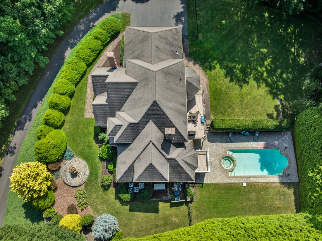 House in Southington, Connecticut, United States 4 - 18967790