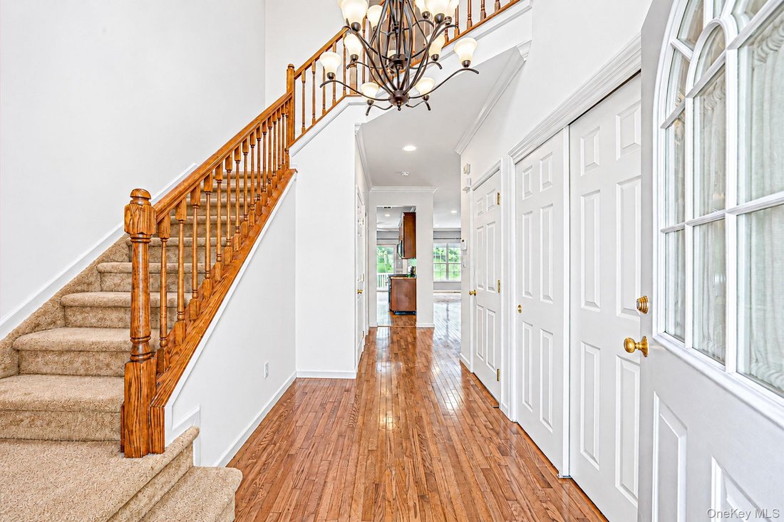 Condo in Kings Park, New York, United States 5 - 18970755