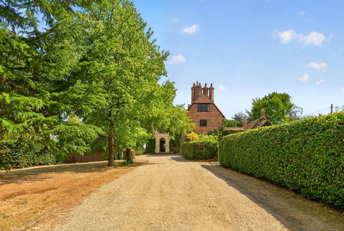 House in Tadley, England 2 - 18974278