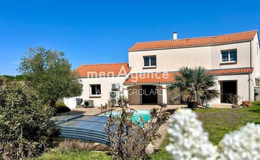 House in La Roche-sur-Yon, Pays de la Loire, France 1