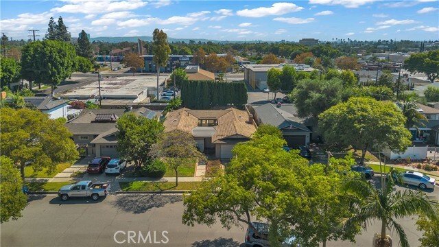 Santa Ana, California, United States 5 - 18968160
