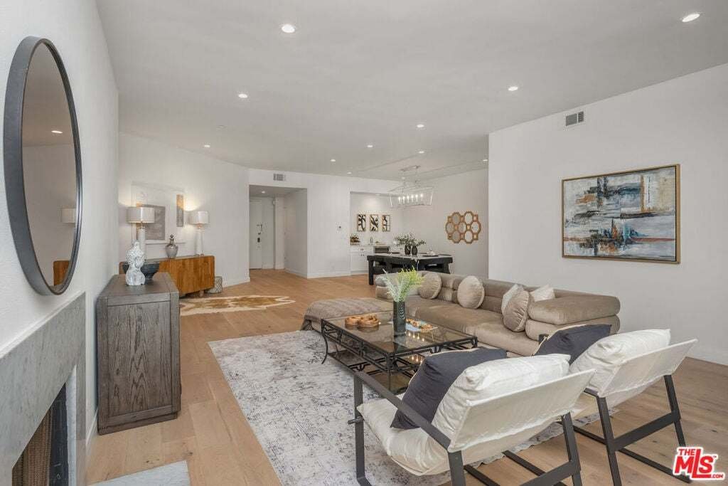 Condo in Los Angeles, California, United States 2 - 18968638