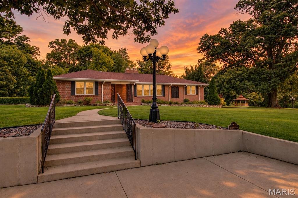 House in Alton, Illinois, United States 1 - 18662211