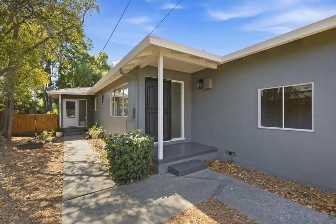 Redwood City, California, United States 4 - 18975096