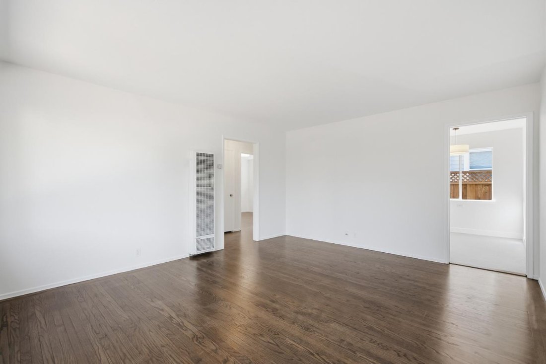 Redwood City, California, United States 5 - 18975096