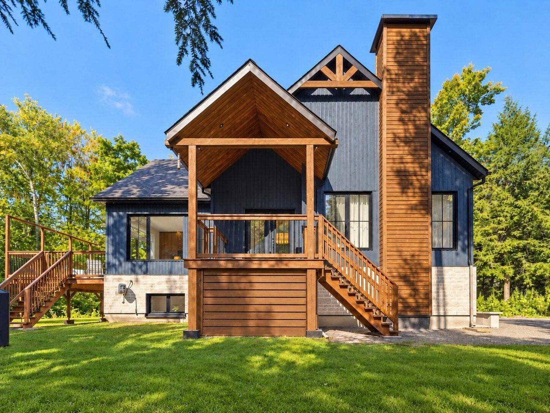 House in Sainte-Anne-des-Lacs, Quebec, Canada 1 - 18974687