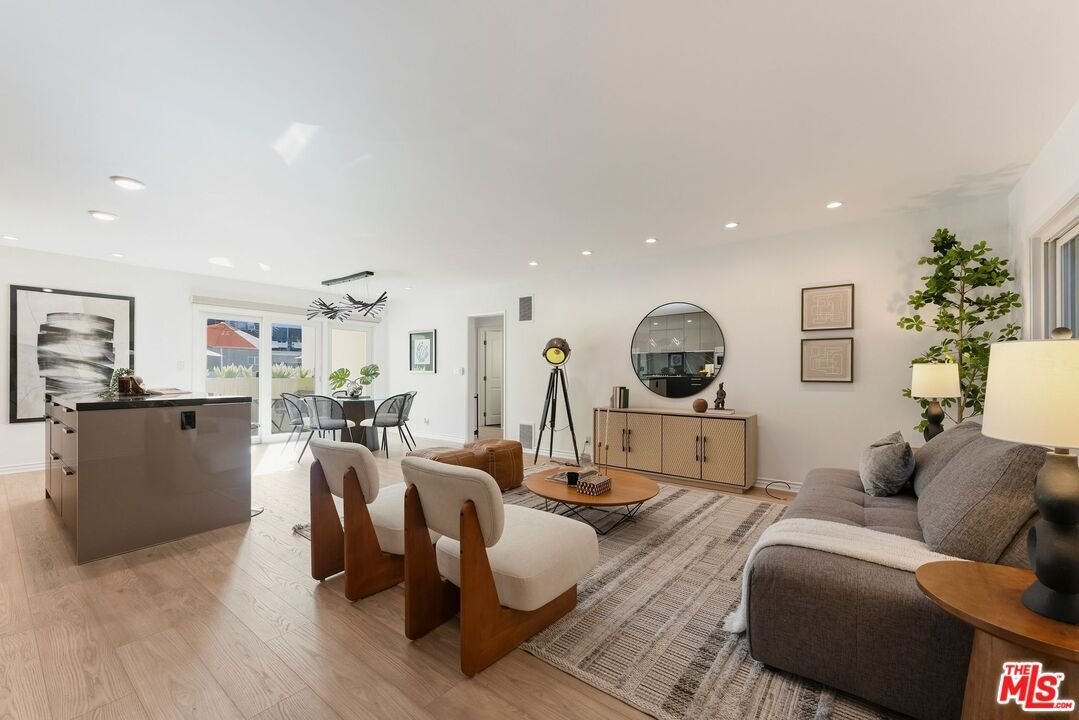 Condo in Los Angeles, California, United States 3 - 18975036