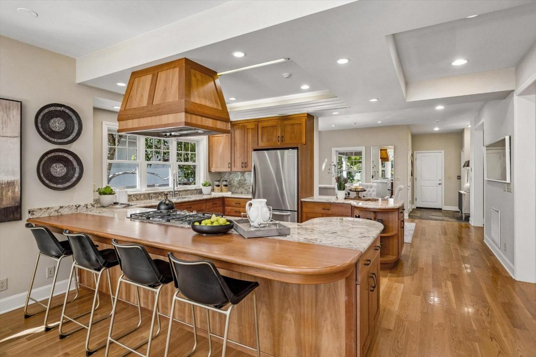 House in Saratoga, California, United States 5 - 18980424