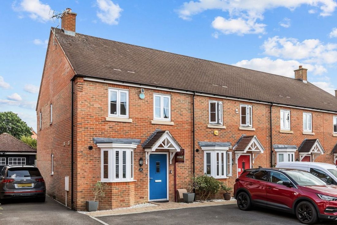 House in Broadbridge Heath, England 1 - 18704112