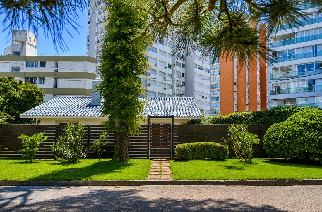 House in Punta del Este, Maldonado Department, Uruguay 2 - 18976648
