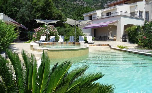 Villa in Tivat, Tivat Municipality, Montenegro 1