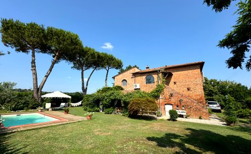 Country House in Foiano della Chiana, Tuscany, Italy 1