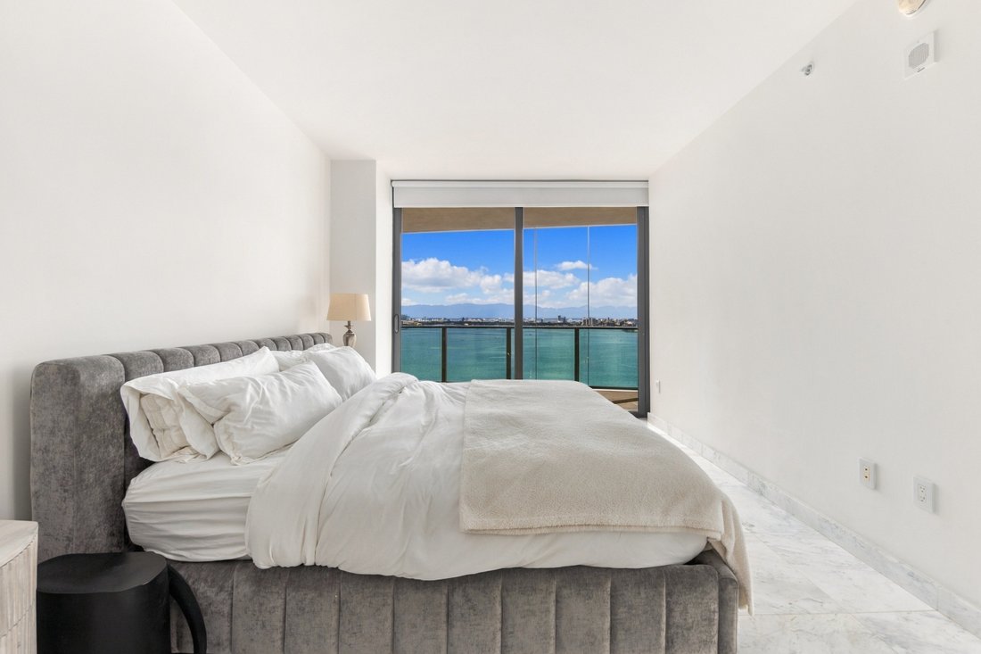 Condo in Miami, Florida, United States 3 - 18982199