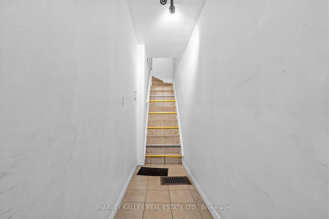 House in Toronto, Ontario, Canada 3 - 18982216