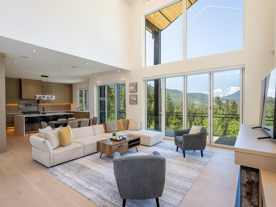 Chalet in Whistler, British Columbia, Canada 2 - 18982162