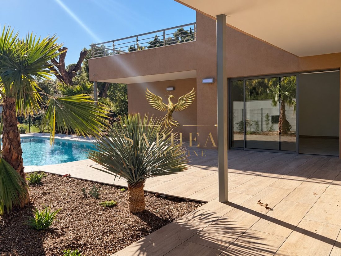 Villa in Le Lavandou, Provence-Alpes-Côte d'Azur, France 1 - 18982227