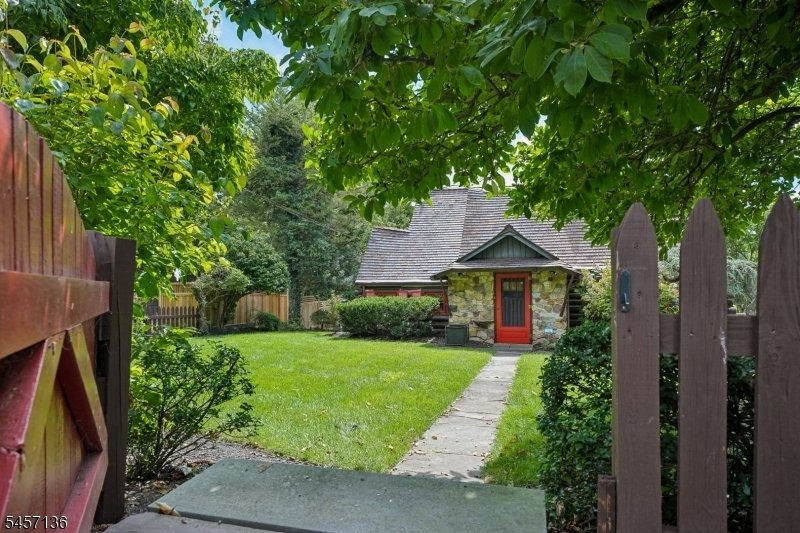 House in Morristown, New Jersey, United States 2 - 18982176