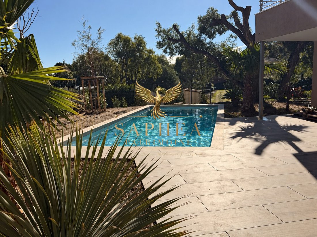 Villa in Le Lavandou, Provence-Alpes-Côte d'Azur, France 2 - 18982227
