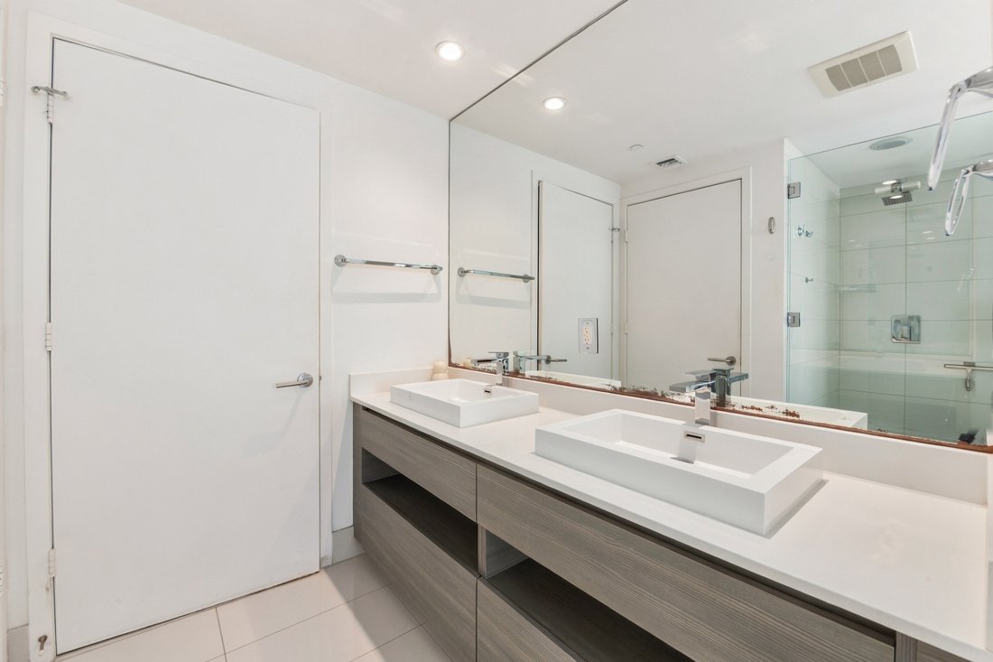 Condo in Miami, Florida, United States 4 - 18982199