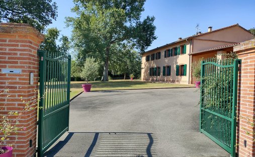 House in Vacquiers, Occitania, France 1