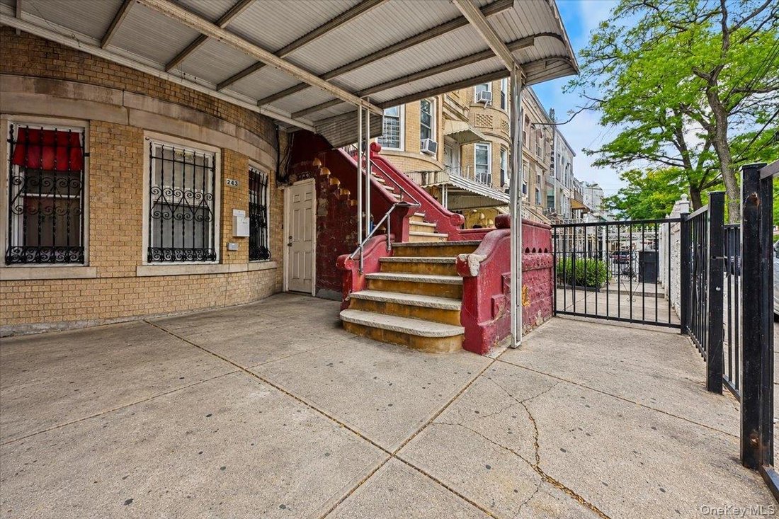 House in New York, New York, United States 4 - 18982555